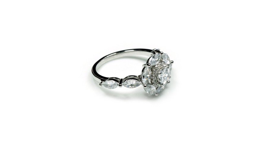 Пръстен с няколко вида циркони